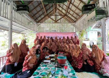 Tingkatkan Kebersamaan, DWP Kanwil Kemenag Jambi Gelar Pertemuan Rutin di Luar Ruangan