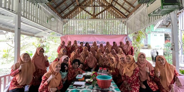 Tingkatkan Kebersamaan, DWP Kanwil Kemenag Jambi Gelar Pertemuan Rutin di Luar Ruangan