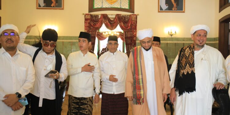 Gibran, Muzani, hingga Gus Miftah Hadir Bersama di Haul Habib Solo
