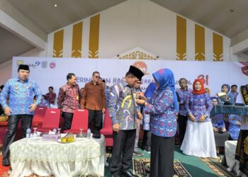 Gubernur Raih Penghargaan Karya Manggala Kencana pada Puncak Hari Keluarga Nasional Ke-31