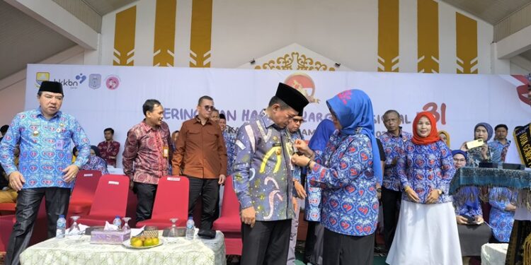 Gubernur Raih Penghargaan Karya Manggala Kencana pada Puncak Hari Keluarga Nasional Ke-31