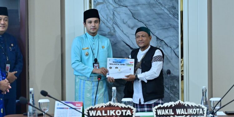 Berikan Bantuan Terhadap Rumah Ibadah, Maulana Pastikan Program Berkelanjutan