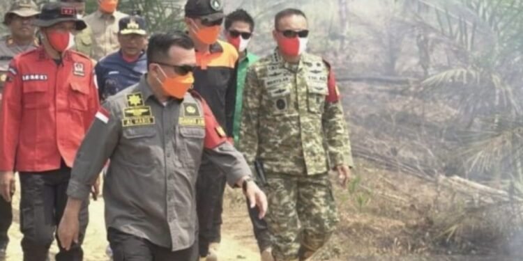 Satgas Karhutla Jambi Kerahkan Dua Helikopter Water Bombing Padamkan Api di Tahura STS